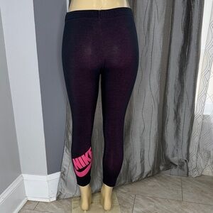 Nike Women’s ' Pink Logo Active Leggings - Black/Purple Heather. Sz M